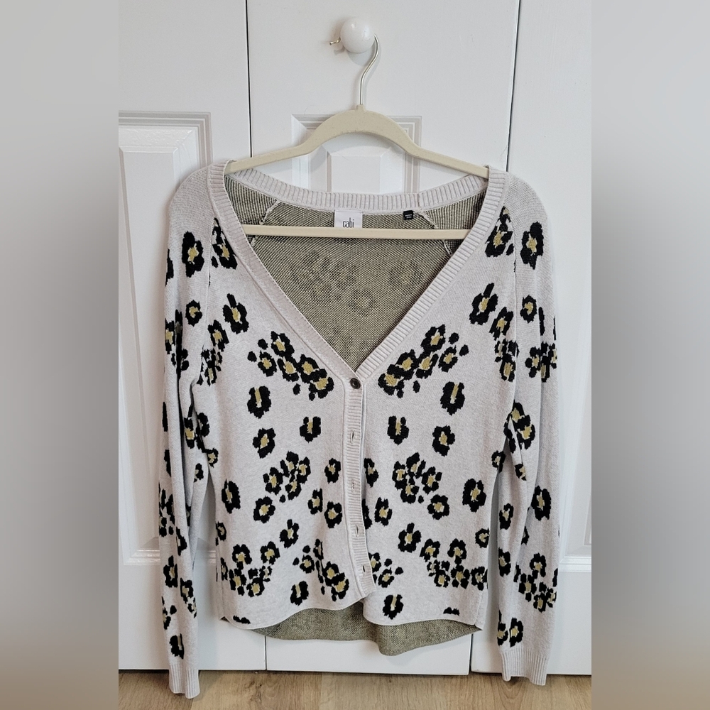 Cabi Women's Cream and Black Leopard Print Sweater